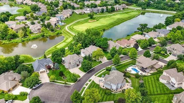 9920 Skyview Lane, Lenexa, KS 66220
