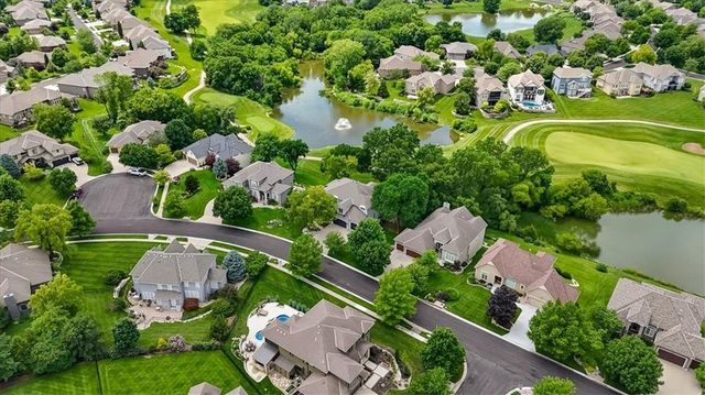 9920 Skyview Lane, Lenexa, KS 66220
