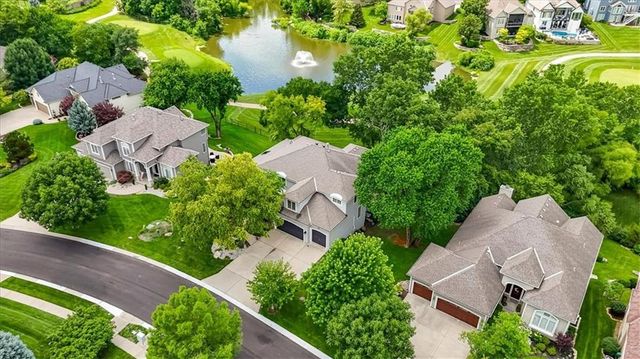 9920 Skyview Lane, Lenexa, KS 66220