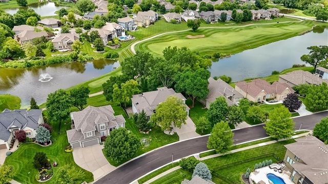 9920 Skyview Lane, Lenexa, KS 66220
