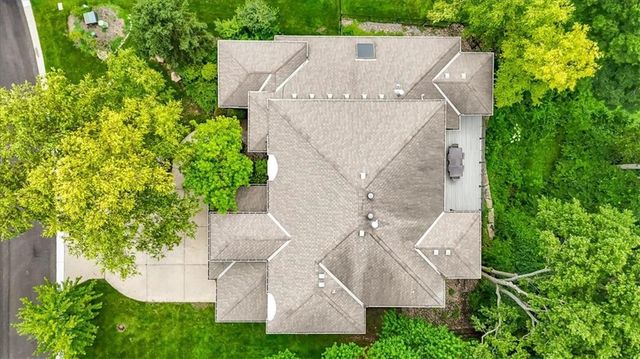 9920 Skyview Lane, Lenexa, KS 66220