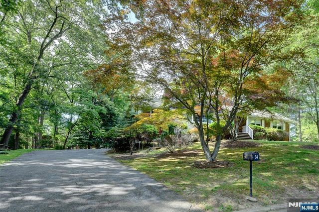 34 Knoll Road, Wayne, NJ 07470