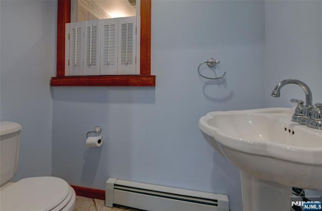 34 Knoll Road, Wayne, NJ 07470