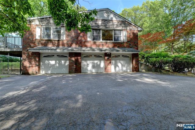 34 Knoll Road, Wayne, NJ 07470