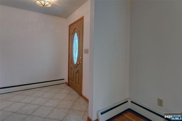 34 Knoll Road, Wayne, NJ 07470