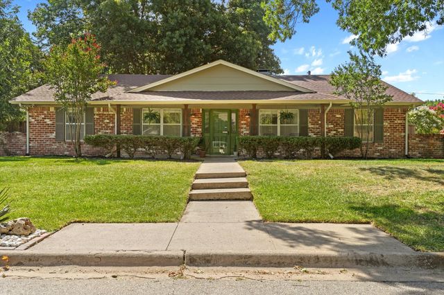 1112 Woodmount Court, Denton, TX 76209