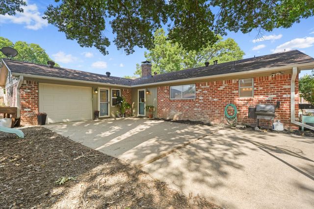 1112 Woodmount Court, Denton, TX 76209