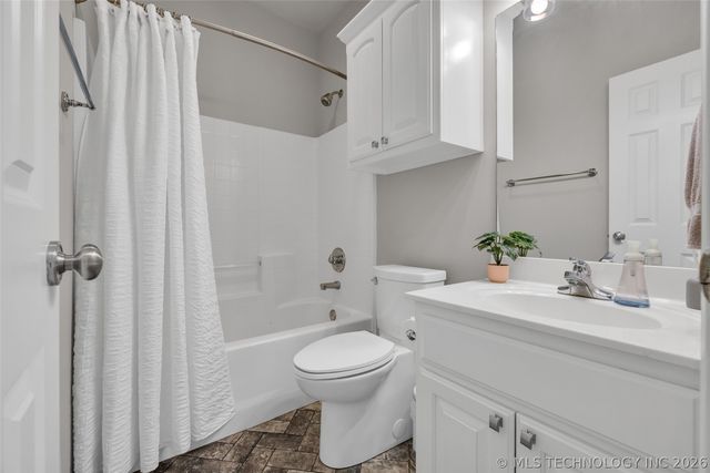 911 W Indianapolis Place, Broken Arrow, OK 74012