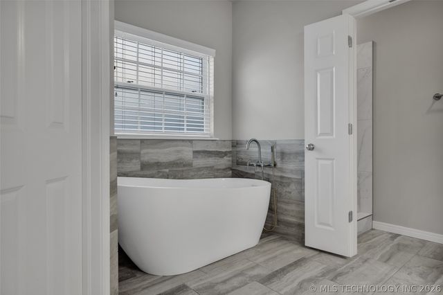 911 W Indianapolis Place, Broken Arrow, OK 74012