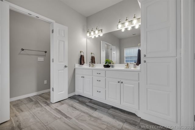 911 W Indianapolis Place, Broken Arrow, OK 74012