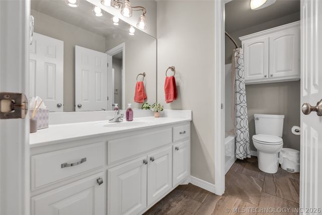 911 W Indianapolis Place, Broken Arrow, OK 74012