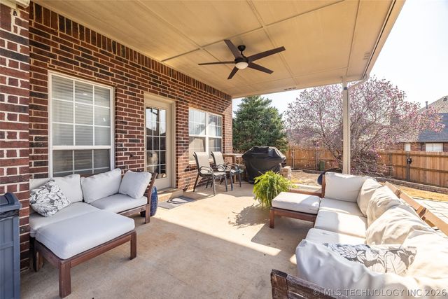 911 W Indianapolis Place, Broken Arrow, OK 74012