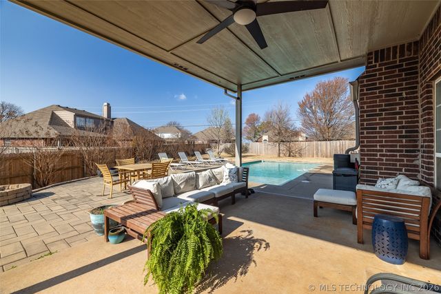 911 W Indianapolis Place, Broken Arrow, OK 74012