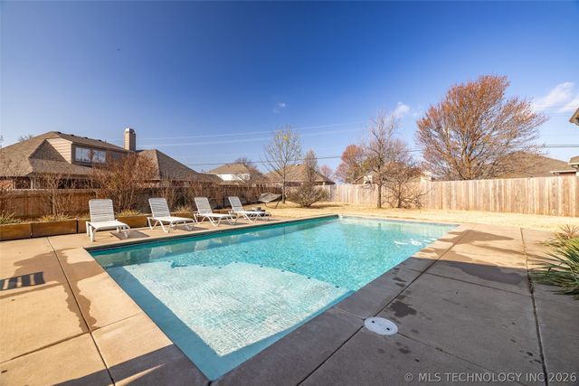 911 W Indianapolis Place, Broken Arrow, OK 74012