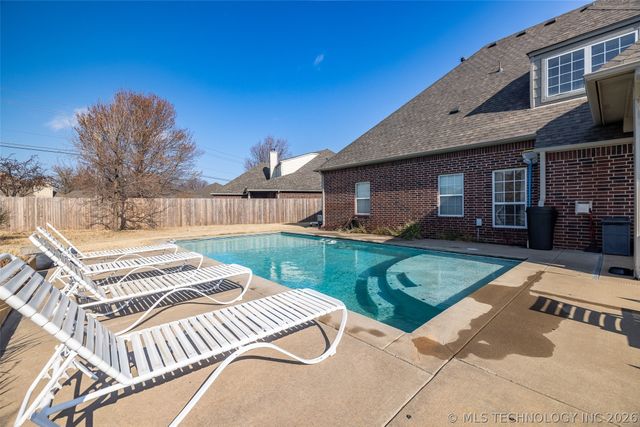 911 W Indianapolis Place, Broken Arrow, OK 74012