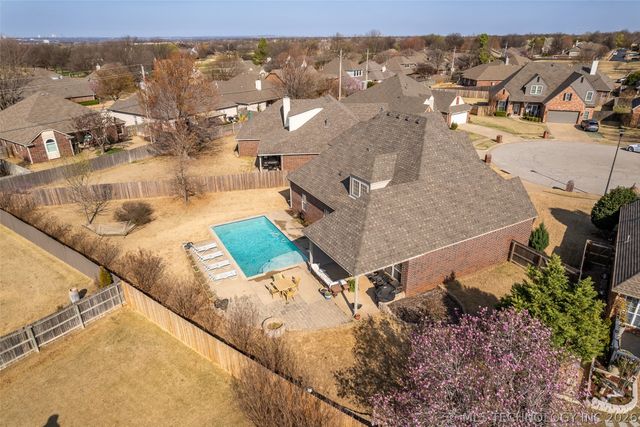 911 W Indianapolis Place, Broken Arrow, OK 74012