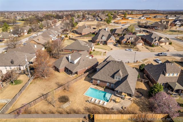 911 W Indianapolis Place, Broken Arrow, OK 74012