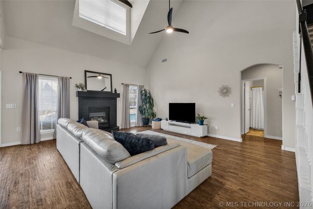 911 W Indianapolis Place, Broken Arrow, OK 74012