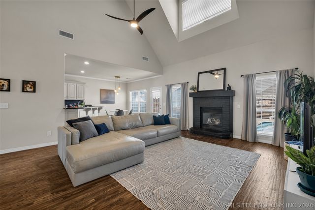 911 W Indianapolis Place, Broken Arrow, OK 74012