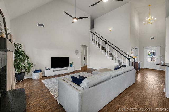 911 W Indianapolis Place, Broken Arrow, OK 74012