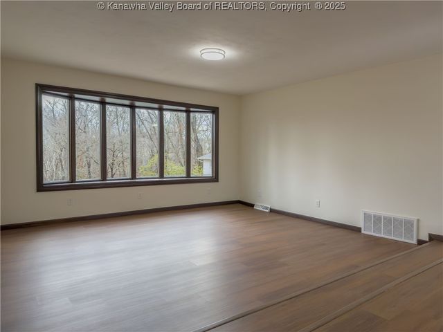 128 Ruthlawn Drive, South Charleston, WV 25309