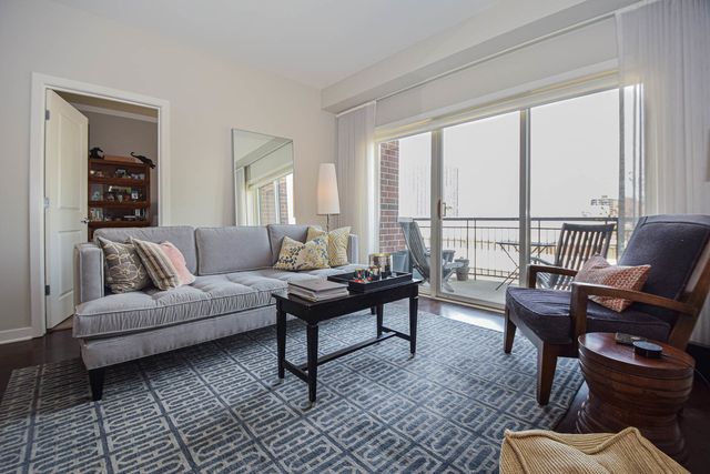 5858 N Broadway Avenue 602, Chicago, IL 60660