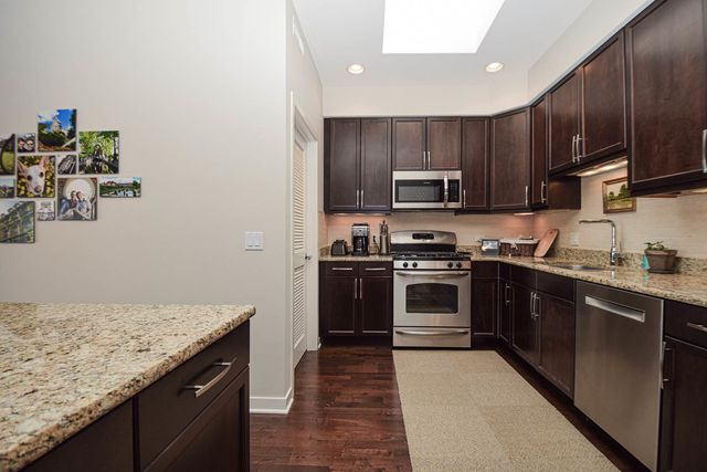 5858 N Broadway Avenue 602, Chicago, IL 60660