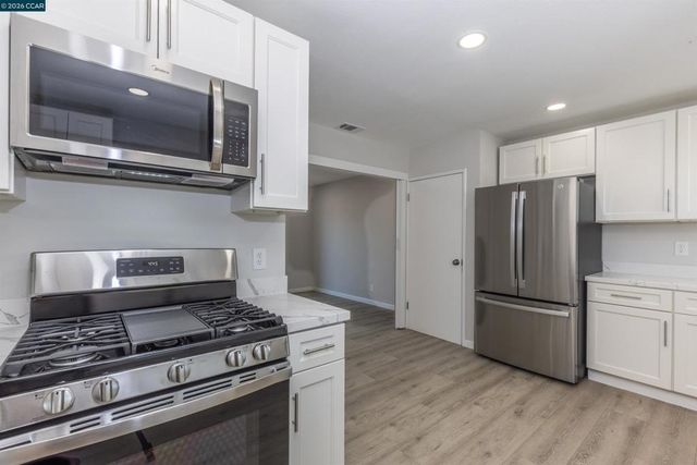 15090 Edgemoor St, San Leandro, CA 94579