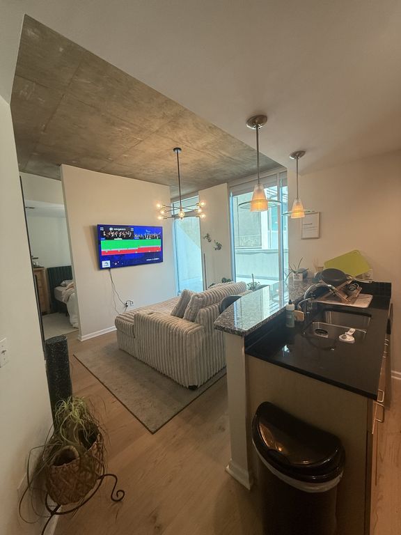 415 Church St Apt 1007, Nashville, TN 37219