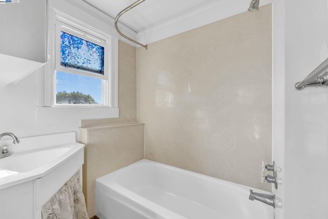 3014 Encinal Ave, Alameda, CA 94501