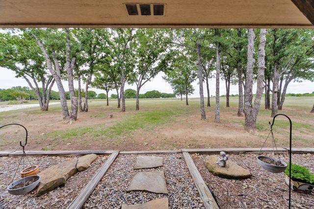 383 Briar Creek Lane, Bowie, TX 76230