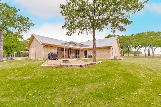 383 Briar Creek Lane, Bowie, TX 76230