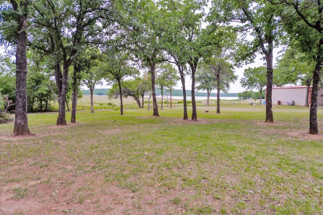 383 Briar Creek Lane, Bowie, TX 76230