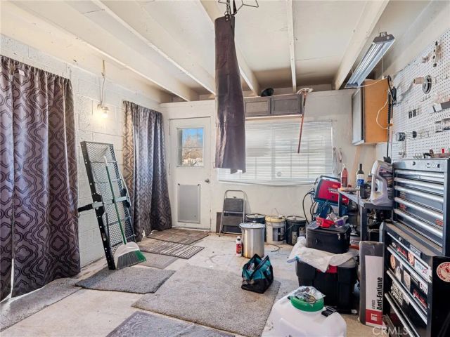 17382 Neptune, Victorville, CA 92394