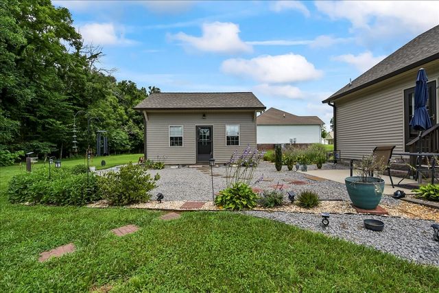 390 Marys Ln, Lafayette, TN 37083