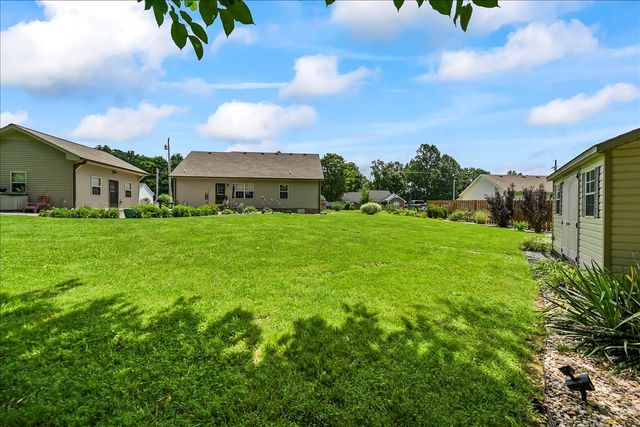 390 Marys Ln, Lafayette, TN 37083