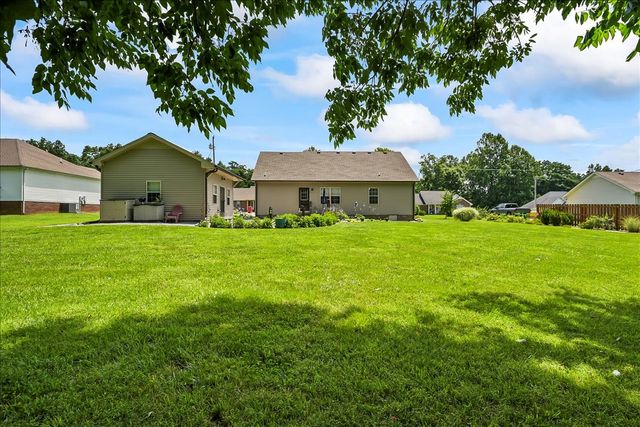 390 Marys Ln, Lafayette, TN 37083