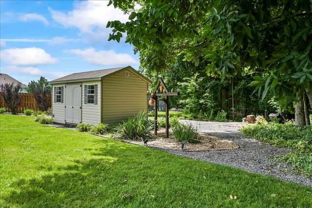 390 Marys Ln, Lafayette, TN 37083