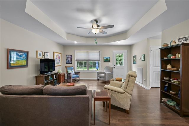 390 Marys Ln, Lafayette, TN 37083