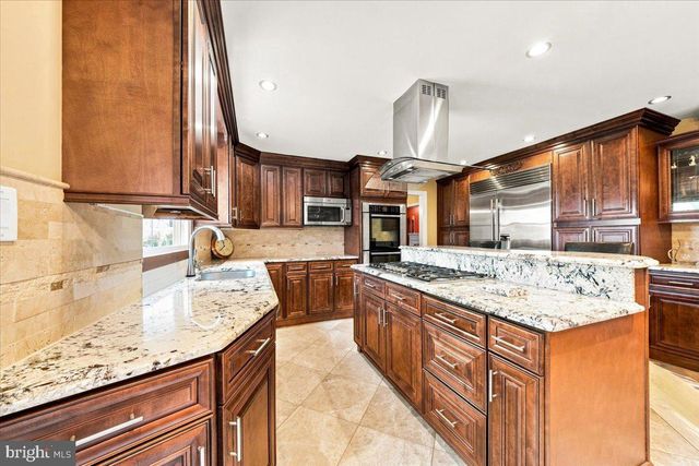 29 FAIRHAVEN DR, Cherry Hill, NJ 08003