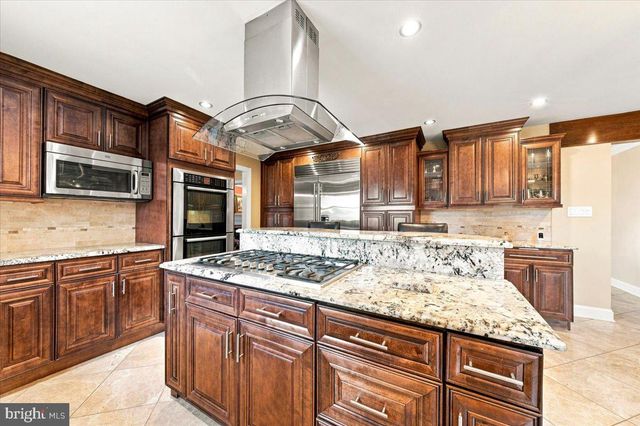 29 FAIRHAVEN DR, Cherry Hill, NJ 08003