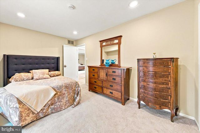 29 FAIRHAVEN DR, Cherry Hill, NJ 08003