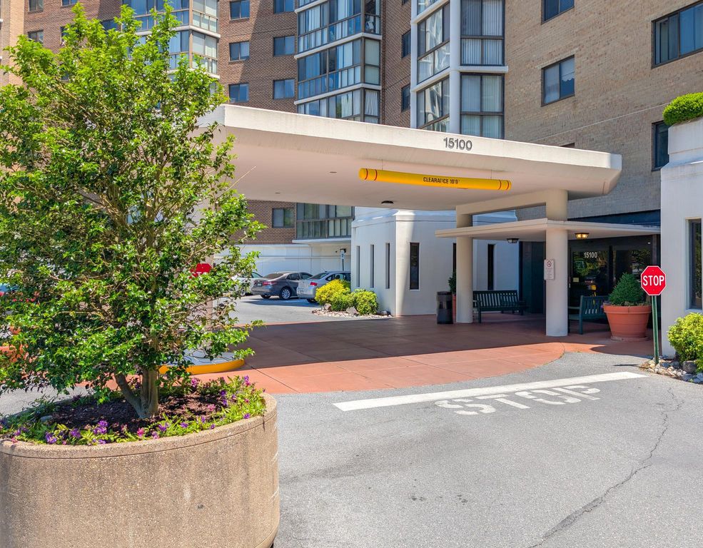 Image 2 of property listing at 15100 INTERLACHEN DR #4-110, Silver Spring, MD 20906