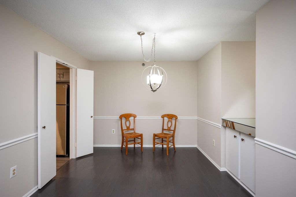 Image 11 of property listing at 15100 INTERLACHEN DR #4-110, Silver Spring, MD 20906