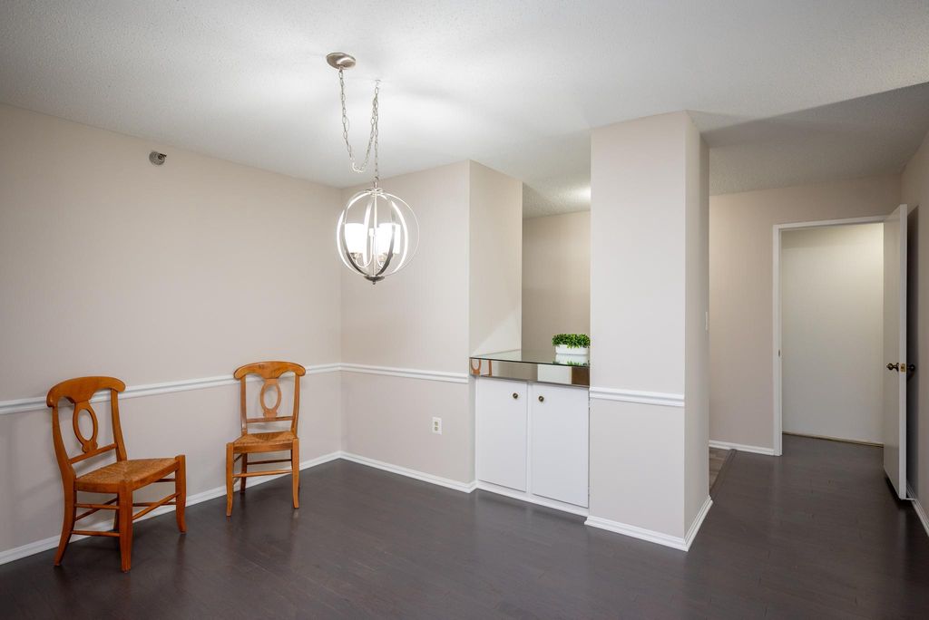 Image 12 of property listing at 15100 INTERLACHEN DR #4-110, Silver Spring, MD 20906