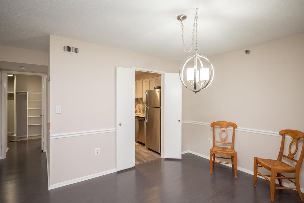 Image 13 of property listing at 15100 INTERLACHEN DR #4-110, Silver Spring, MD 20906