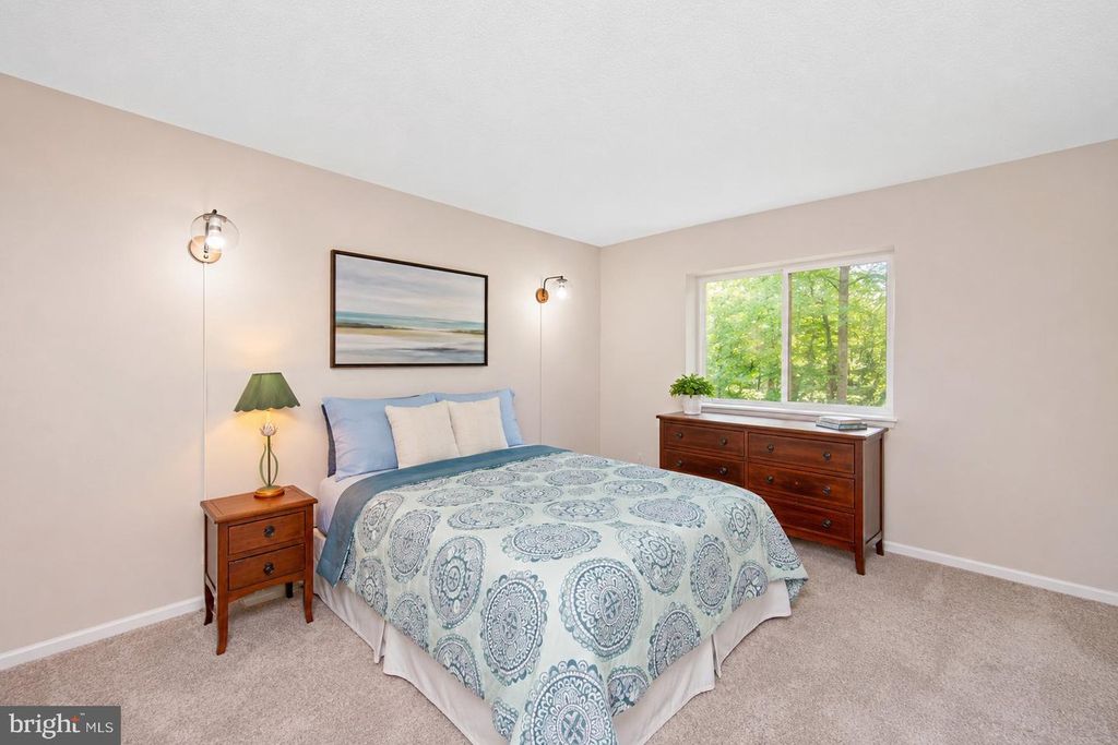 Image 16 of property listing at 15100 INTERLACHEN DR #4-110, Silver Spring, MD 20906