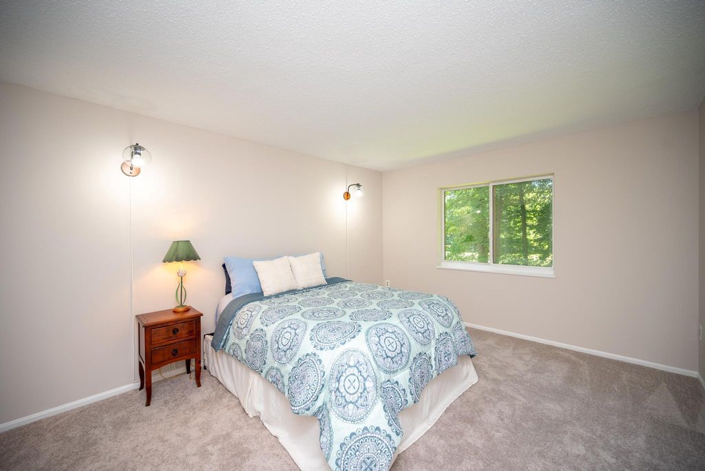 Image 18 of property listing at 15100 INTERLACHEN DR #4-110, Silver Spring, MD 20906