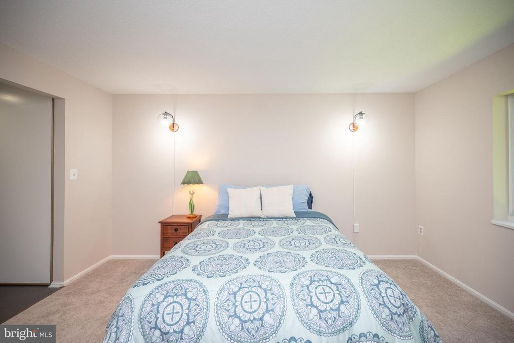 Image 19 of property listing at 15100 INTERLACHEN DR #4-110, Silver Spring, MD 20906