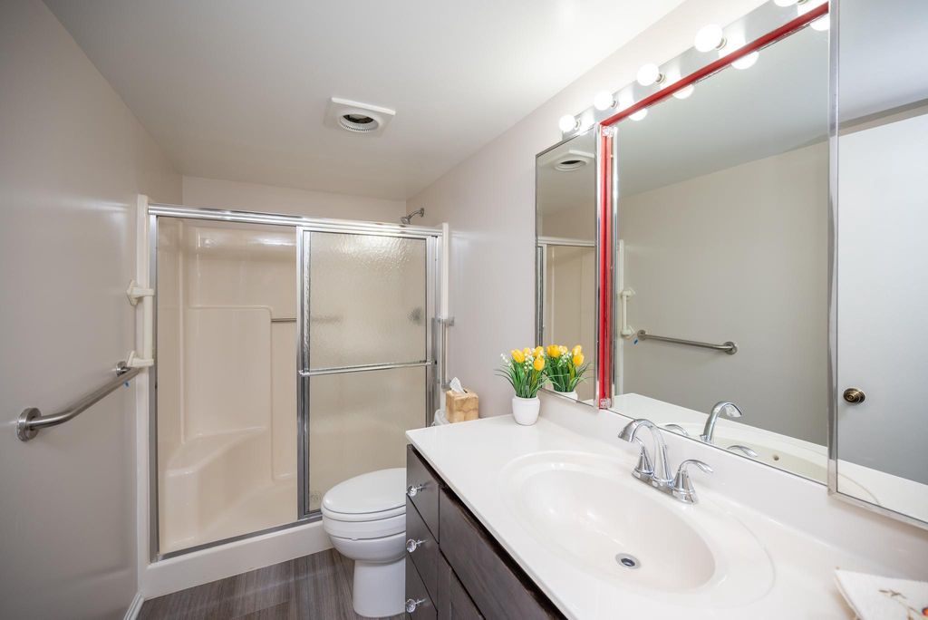 Image 21 of property listing at 15100 INTERLACHEN DR #4-110, Silver Spring, MD 20906
